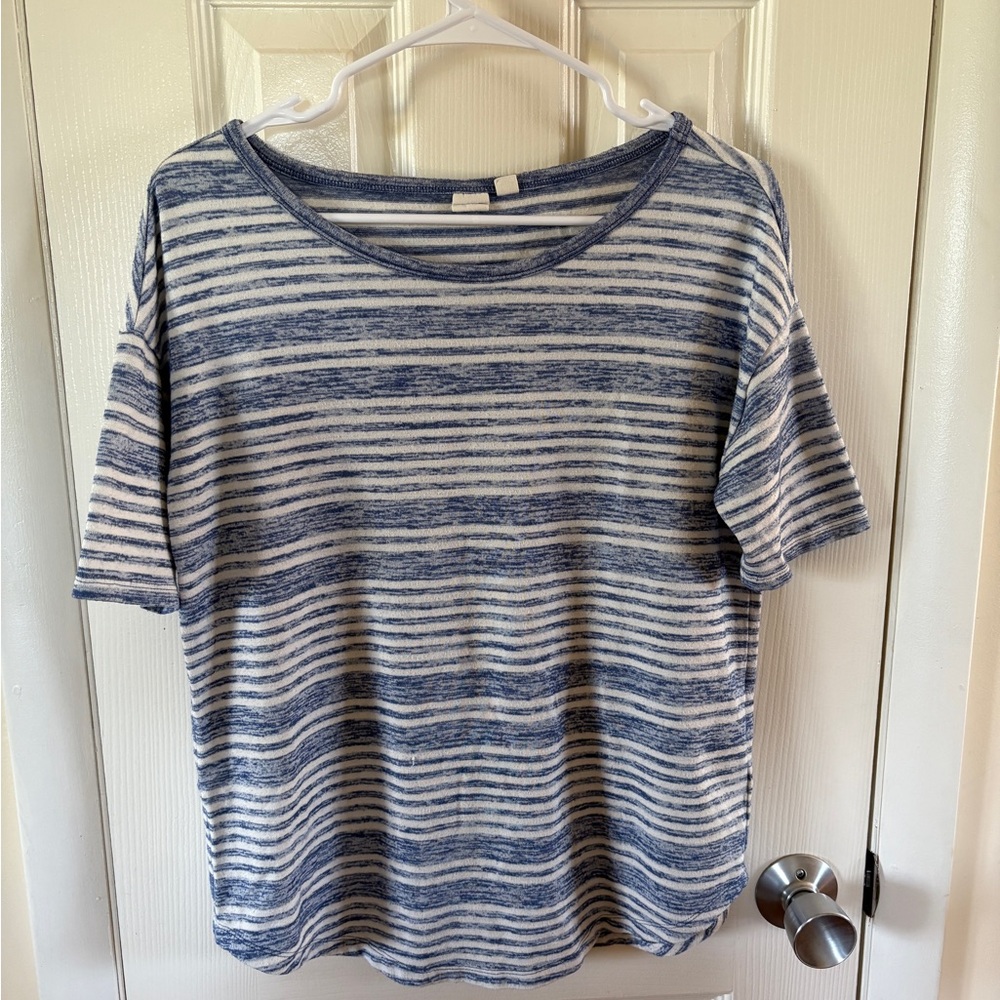 GAP - Blue and White Striped Short-Sleeve Women's Top